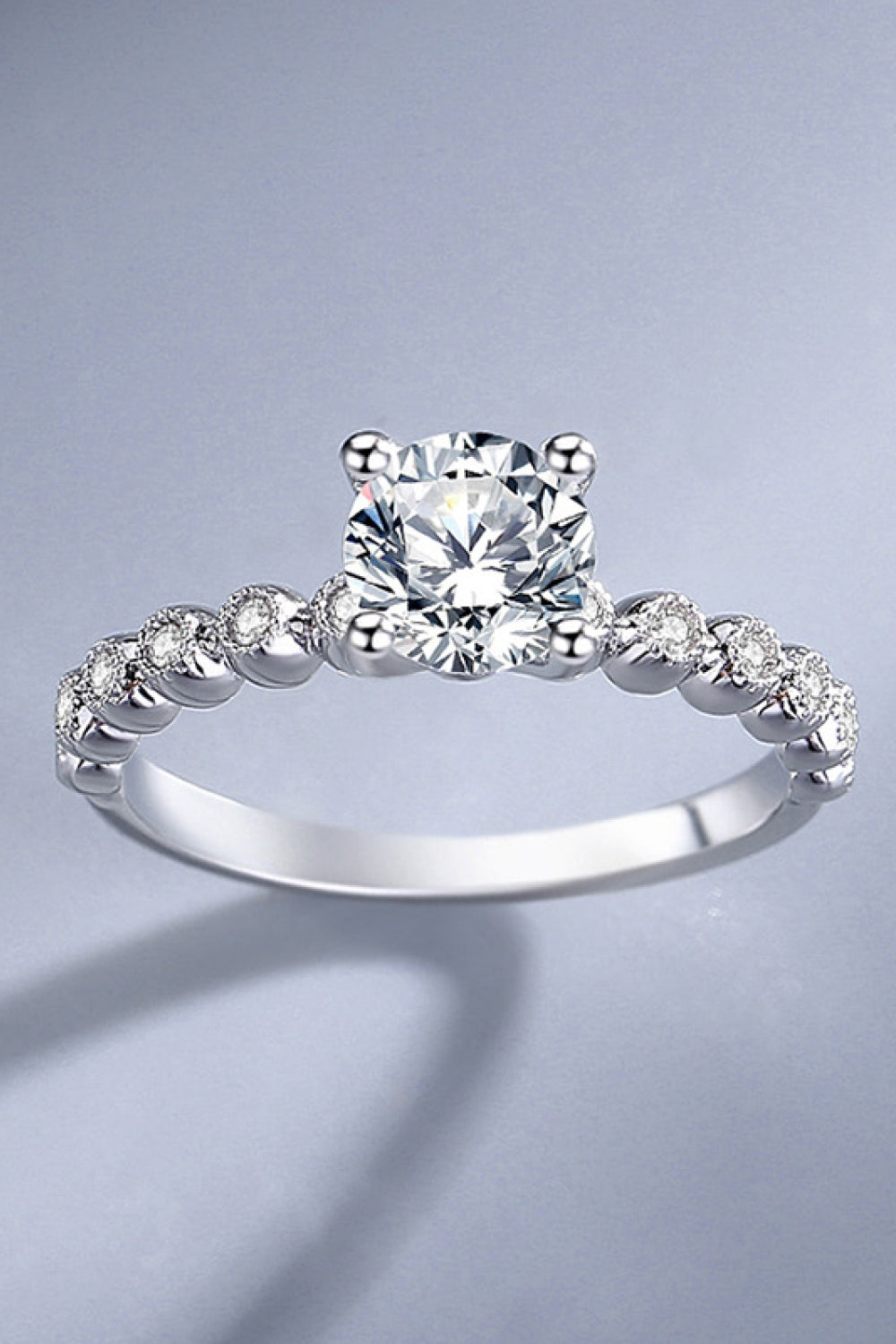 Luxury Classic 4-Prong Moissanite Ring