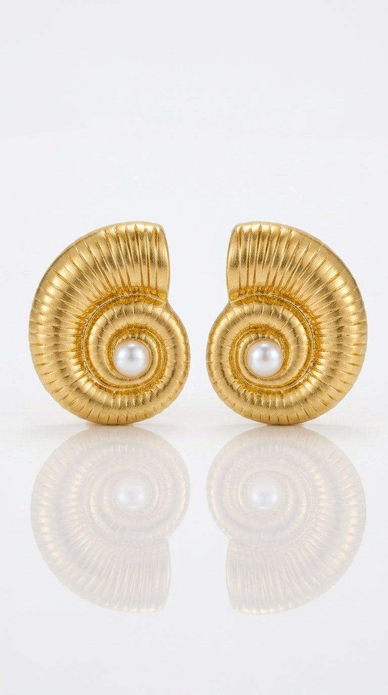 WOWORAMA Gold Conch Shell Earrings for Women Vintage Pearl Ocean Conch Seashell Earrings Boho Statement Sea Snail Stud Earrings Summer Beach Earrings Jewelry