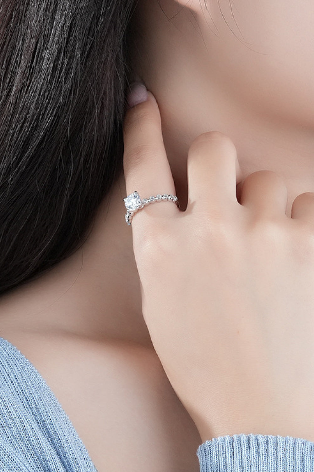 Luxury Classic 4-Prong Moissanite Ring