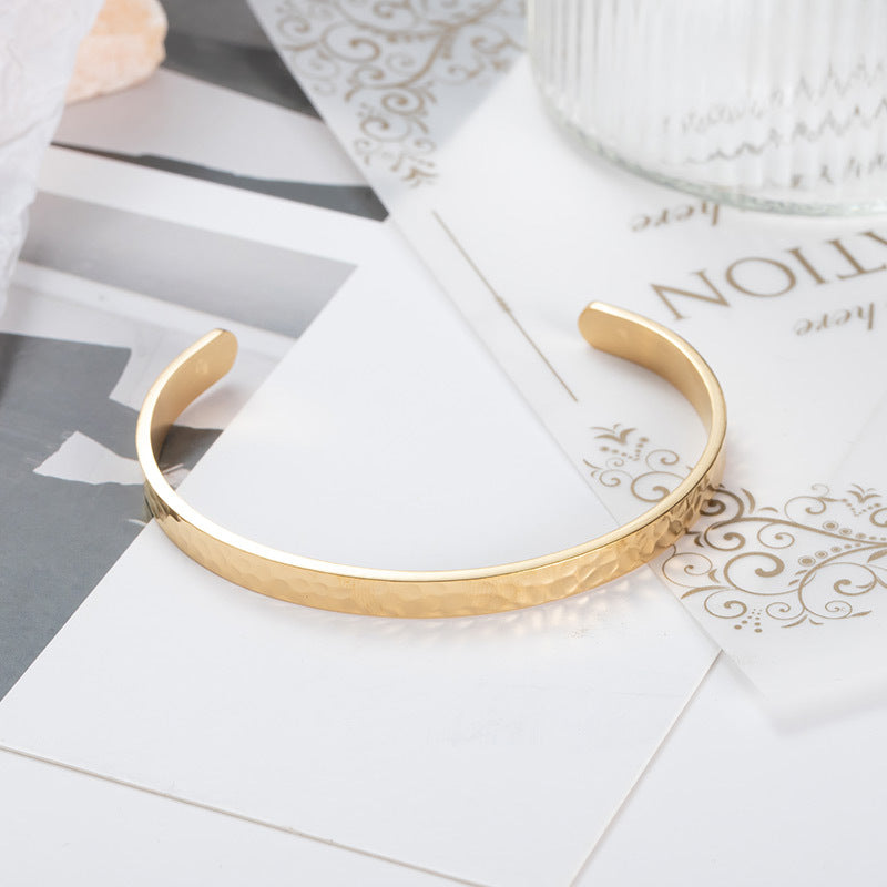 Adjustable Stainless Steel C- Shaped Personalized Snakeskin Pattern Titanium Steel Open-end Bracelet For Women