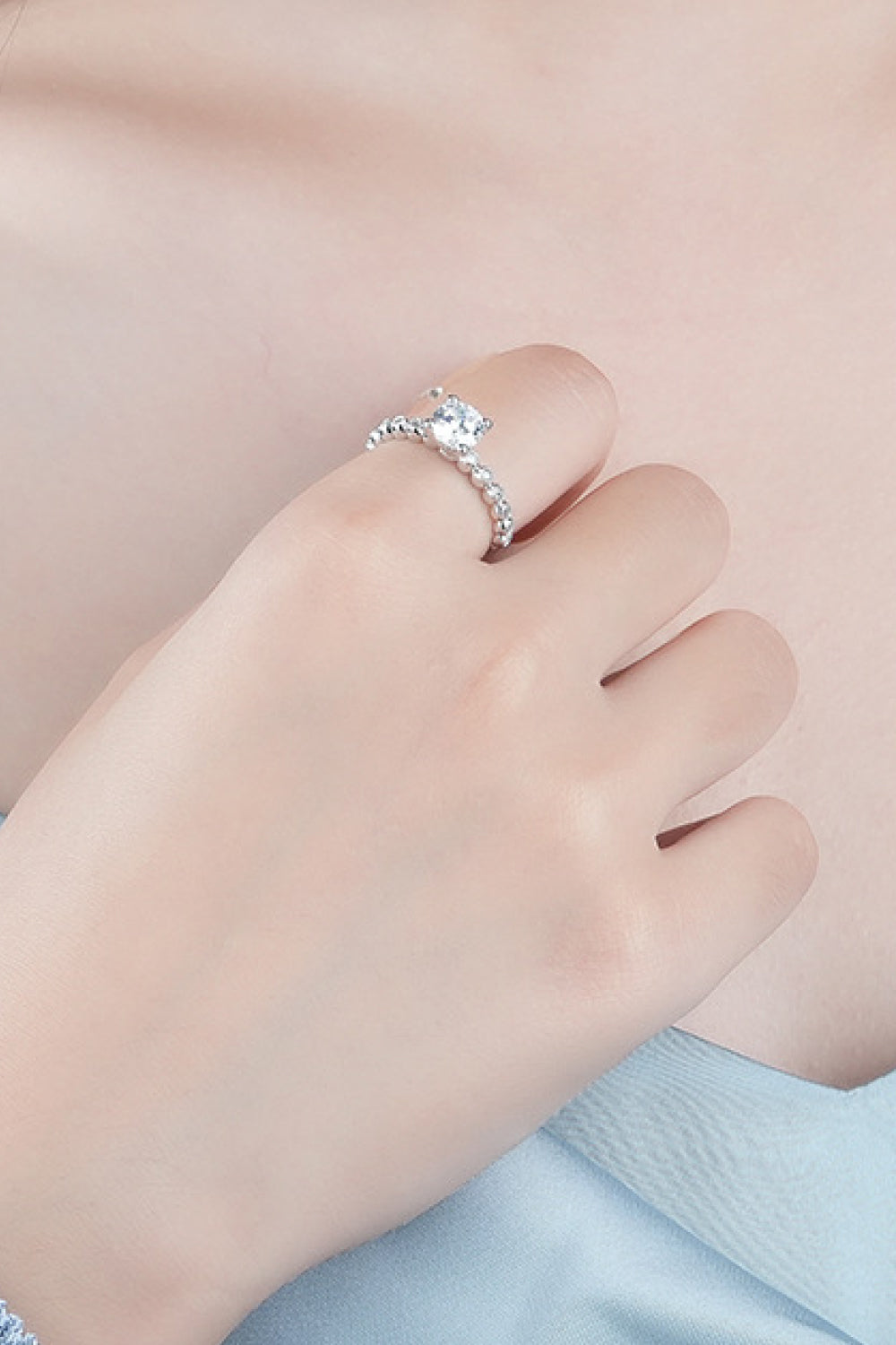 Luxury Classic 4-Prong Moissanite Ring
